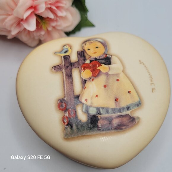 Hummel Boxes by Goebel Heart Shaped Sweet Greetings #686 - Picture 2 of 15